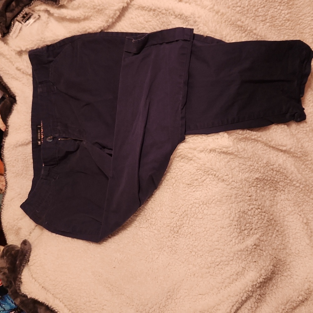 Women's navy capris